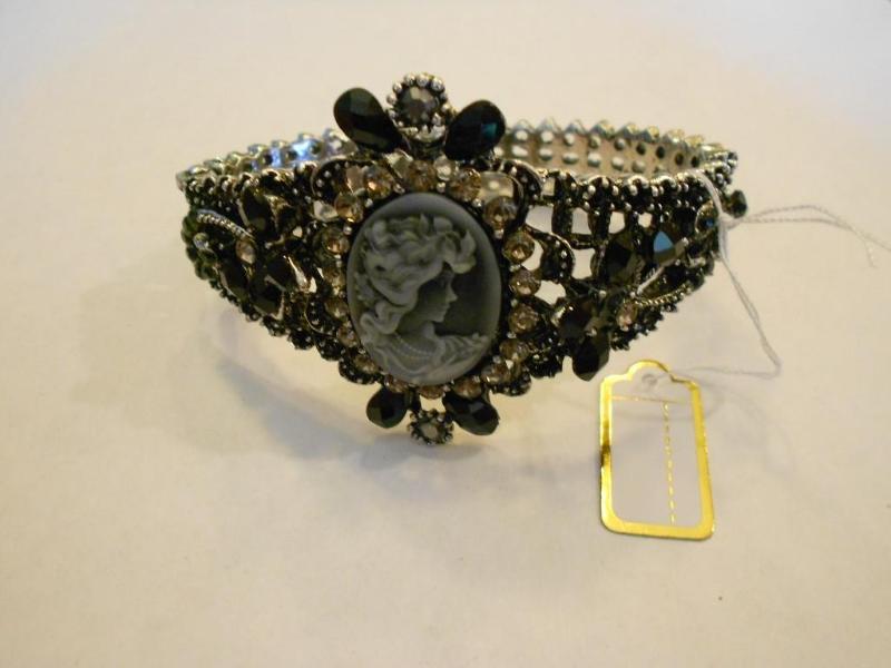 Ricarda M Bracelet....