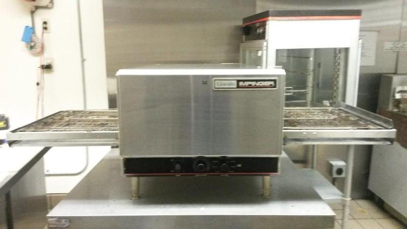 lot 7 image: Lincoln Impinger Oven