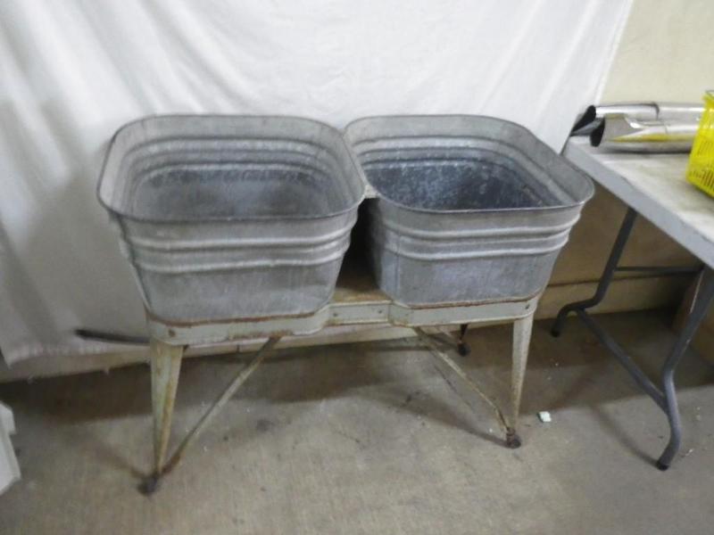 Double wash tub...