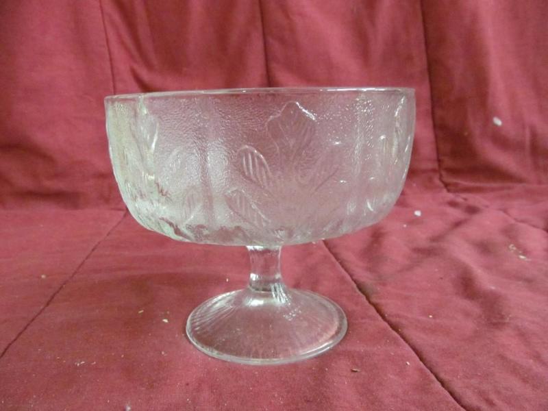 lot 113 image: 1975 Glass candy dish...
