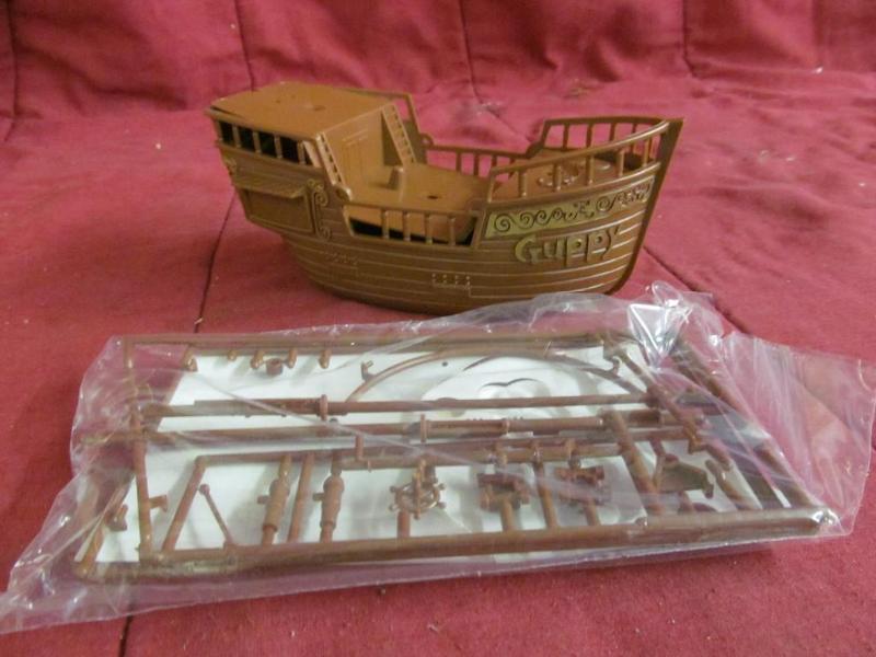 lot 139 image: Captain Crunch 1967 Guppy Boat Kit ...
