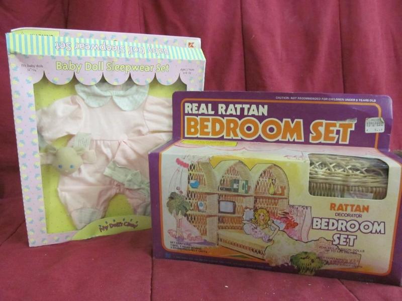 lot 142 image: Rattan doll Bedroom Set and Baby do...