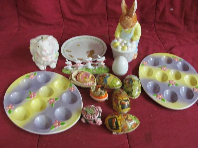 lot 154 image: Easter Decor -- 2 Egg Plates, Bunny...