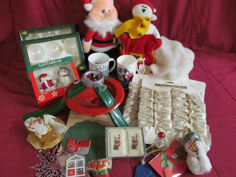 lot 177 image: Christmas - Balls, Bows, Santa, Sno...