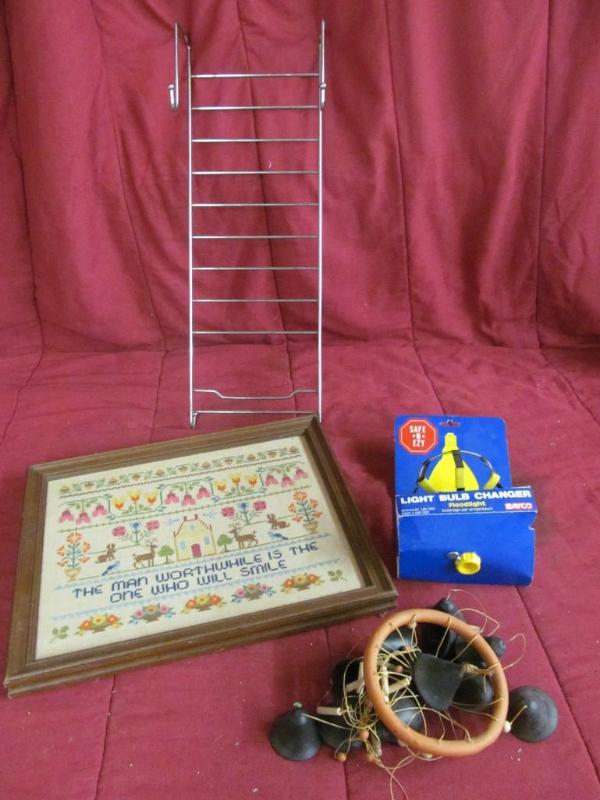 lot 189 image: Metal Rack, Little Light Bulb Chang...