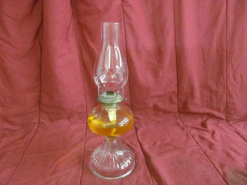 lot 19 image: Vintage Oil Lantern...