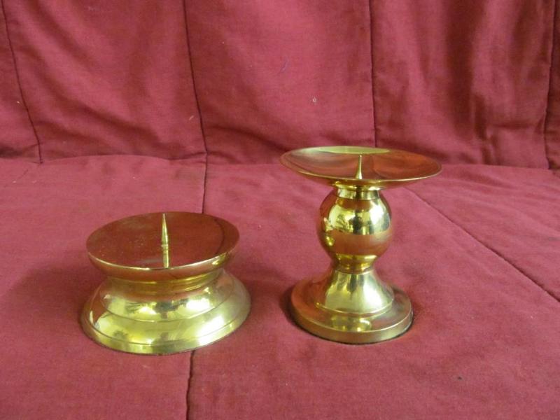 lot 192 image: 2 Gold Colored Candle Holders...