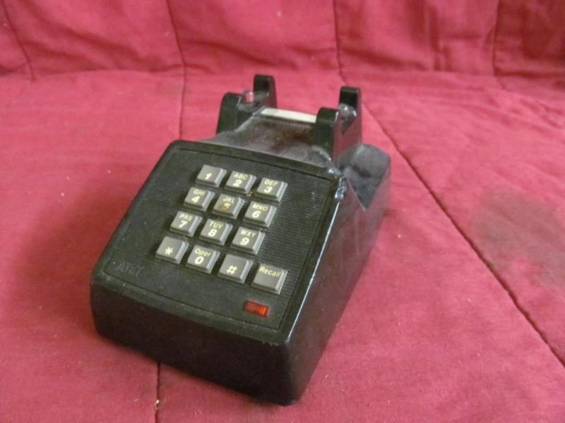 lot 200 image: AT&ampT Desk Phone...
