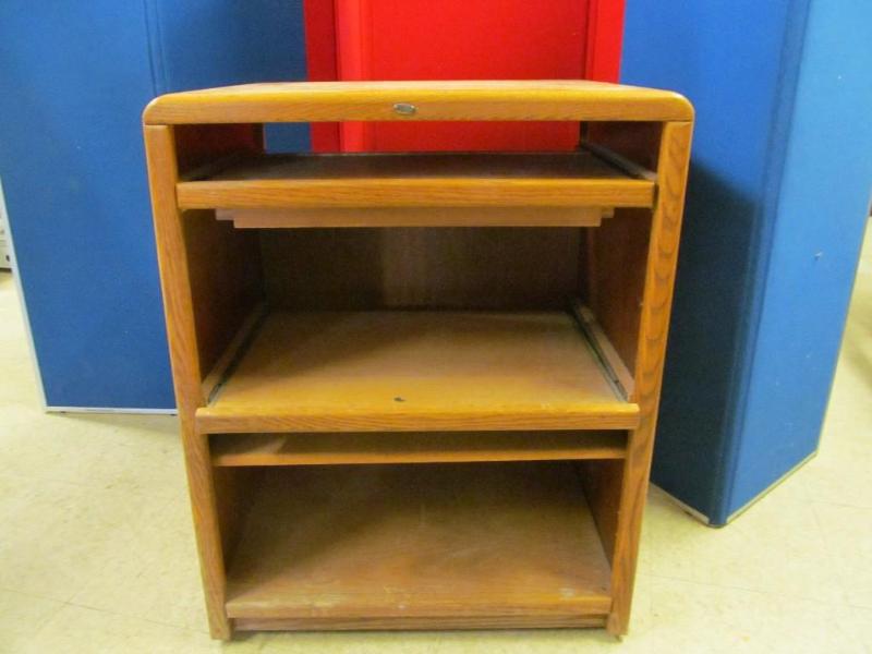 lot 273 image: Utility Cart with 2 Pull Out Shelve...
