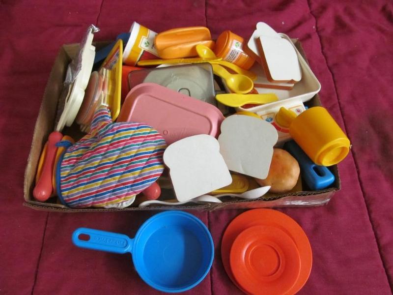 lot 71 image: Large Collection of Childrens Dish...