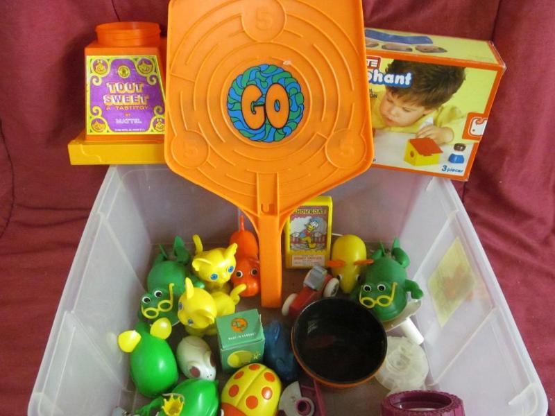 lot 78 image: Flip your top - Friction Mice, frog...