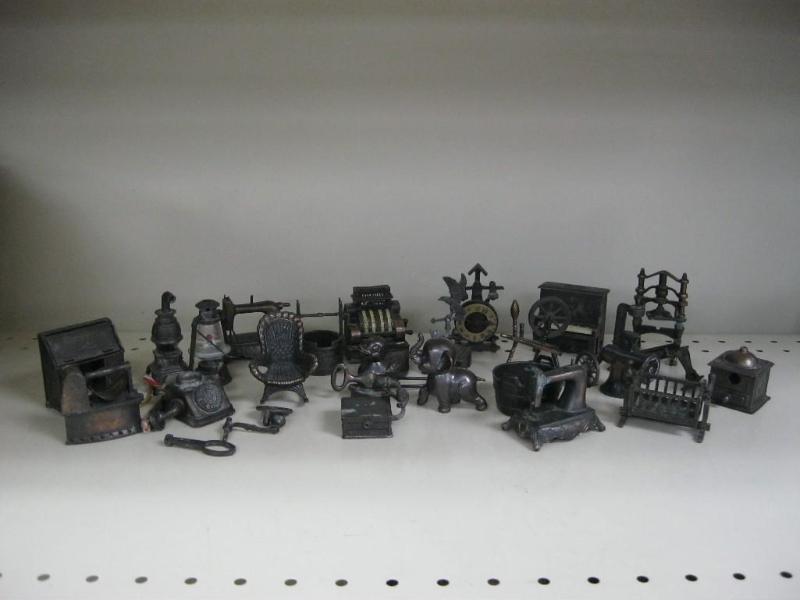 Large Lot Of Vintage Cast Metal Min...