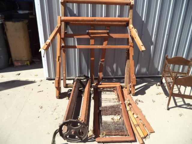 lot 10 image: Primitive Wood Loom