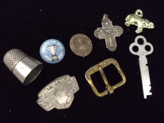 lot 104 image: 1920s Gold Belt Buckle