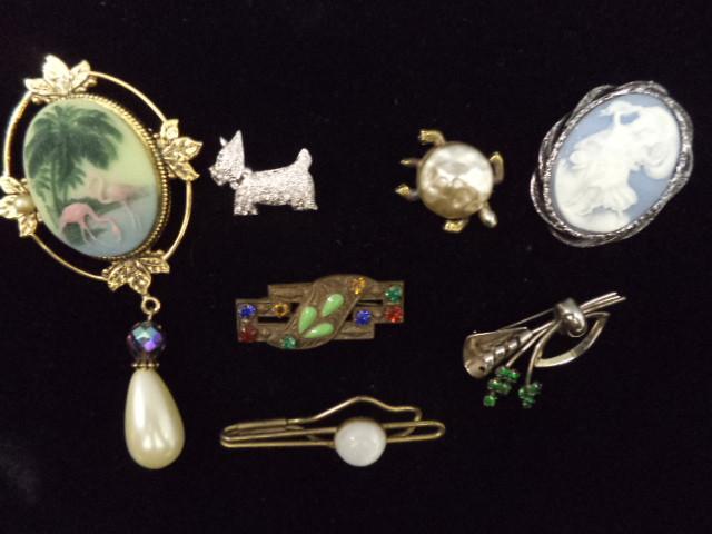 lot 105 image: Victorian Enameled Pin