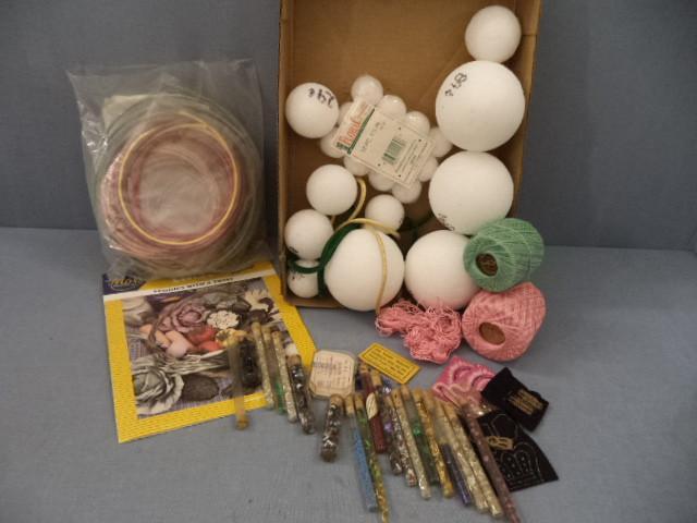 lot 149 image: Vintage Glass Beads, Craft