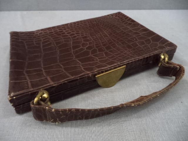 lot 170 image: 1950s Alligator Print Purse