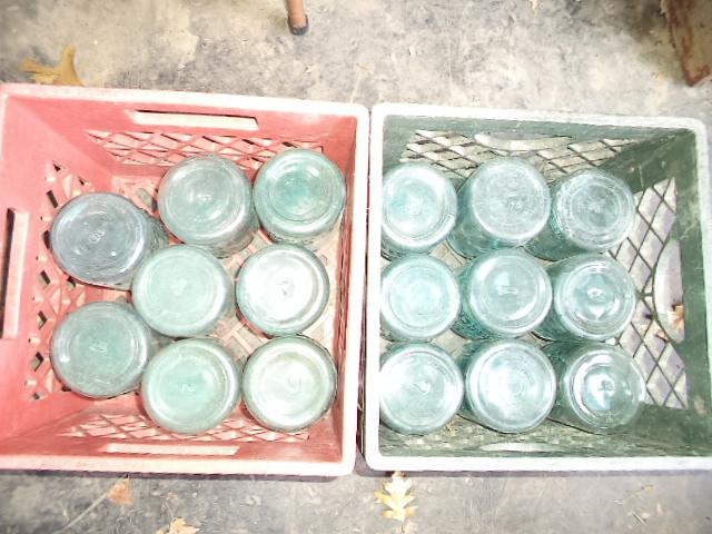 lot 20 image: 17 Blue Qt Canning Jars