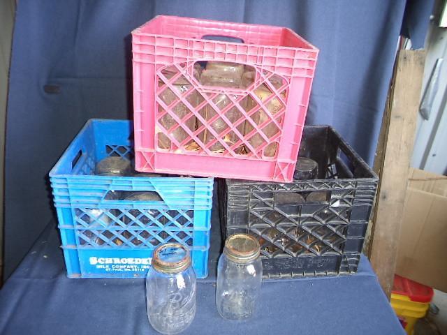 lot 22 image: 27 Quart Canning Jars