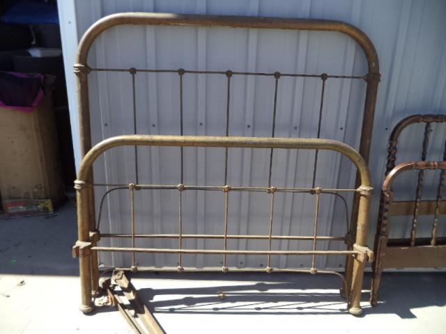 lot 3 image: Fleur de Lis Iron Bed