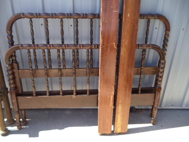 lot 4 image: Jenny Lind Bed
