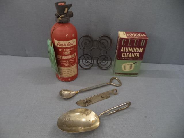 lot 98 image: 1969 Wards Extinguisher