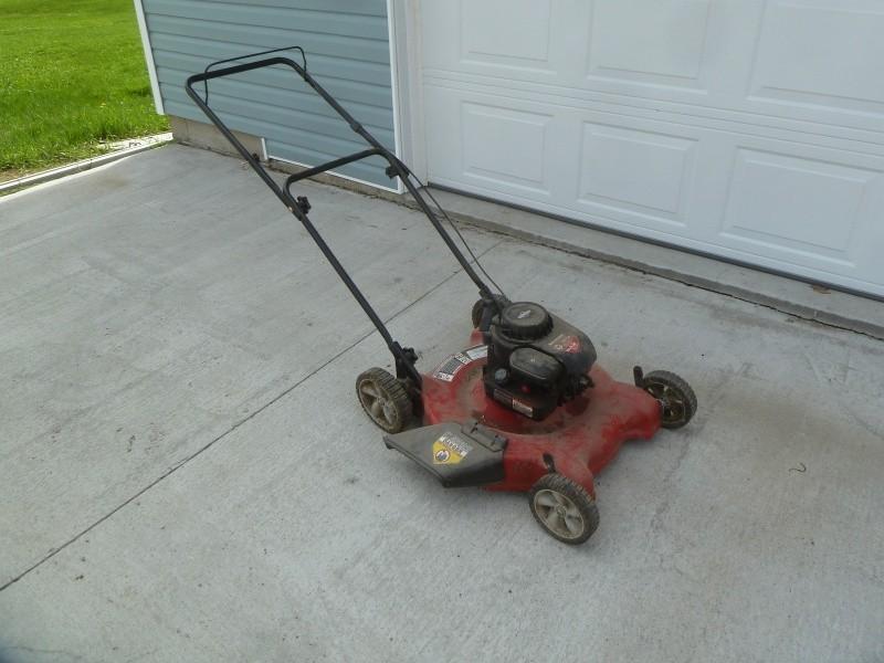 lot 20 image: MTD&nbspYard Machine mower 22&quo...