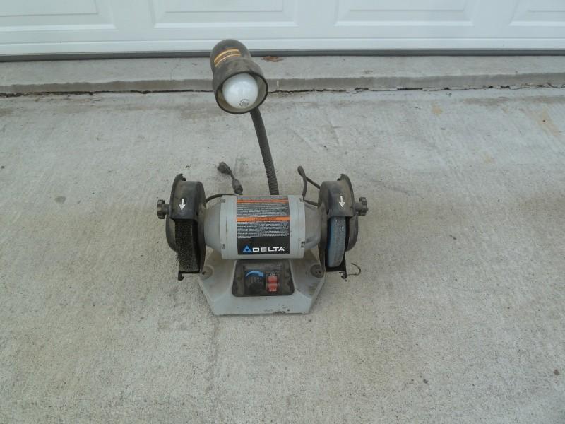 lot 28 image: Delta Power Grinder Model# GR275 D...