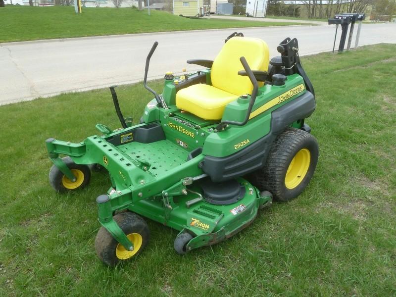 lot 3 image: 2011 John Deere Z Trac&nbsp925A H...