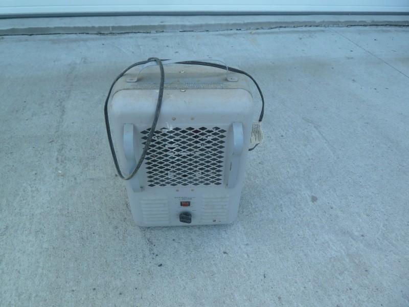 lot 53 image: Titan Space Heater 120V Space heat...