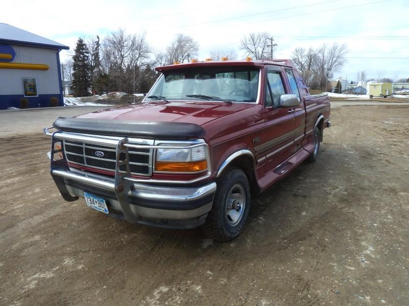 lot 6 image: 1994 Ford F-150 XLT- 4WD Has 5.8 Li...