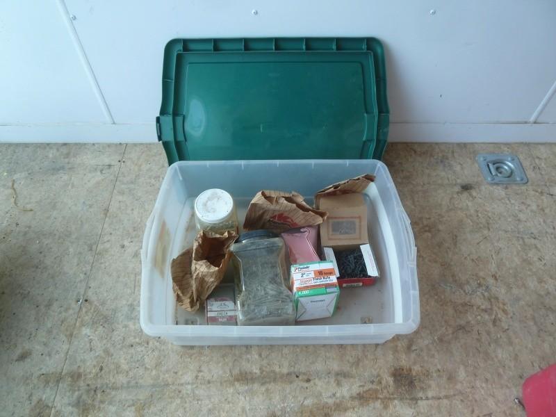 lot 64 image: Deck screws&nbspstainless, Deck na...