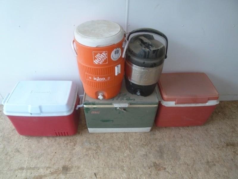 lot 68 image: Assorted coolers 5 assorted cooler...