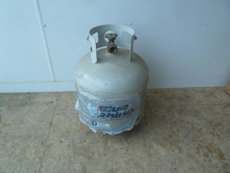 lot 72 image: LP Tank 20 Lb Blue Rihno tank Has n...