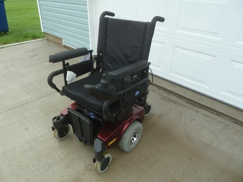 lot 9 image: Invacare Pronto electric wheel chai...