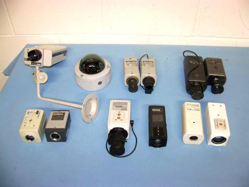 lot 13 image: (12) Security Cameras