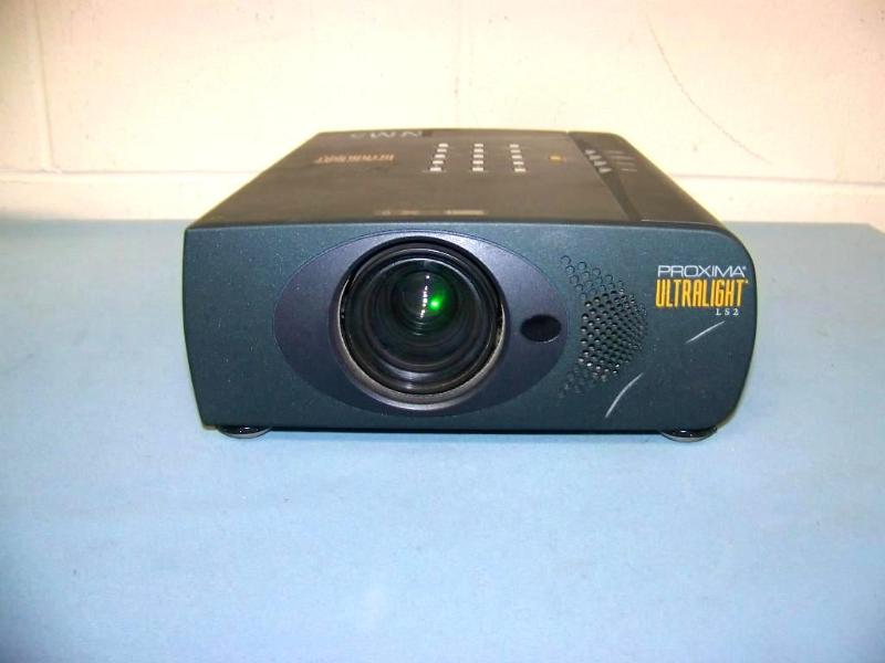 lot 89 image: Proxima, Ultralight LS200, LCD Projector