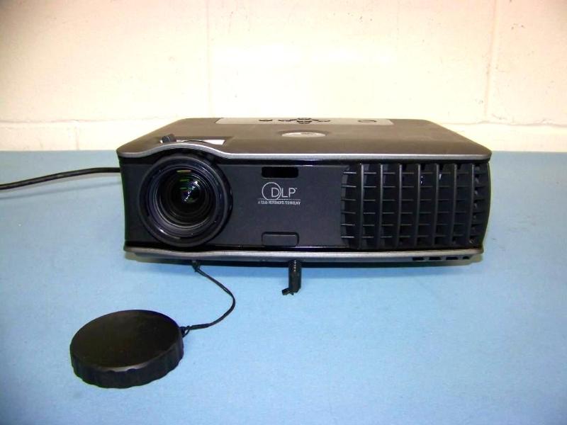 lot 9 image: Dell, 2400MP, DLP Projector