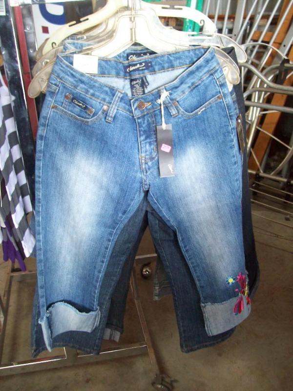 Womens capris -new -size 3 item 55...