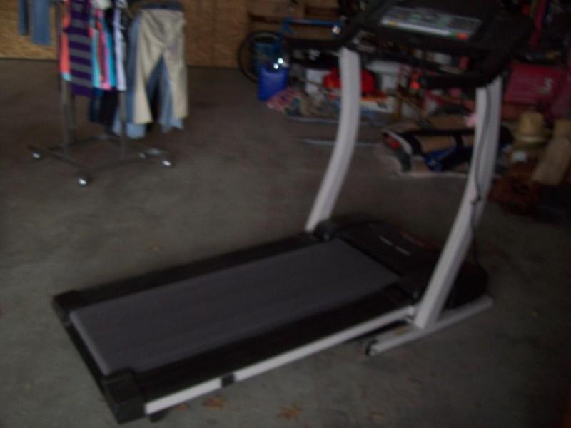 Proform Treadmill -Inclines -Quick ...