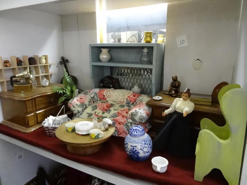 Living Room Display-Dressers are Je...