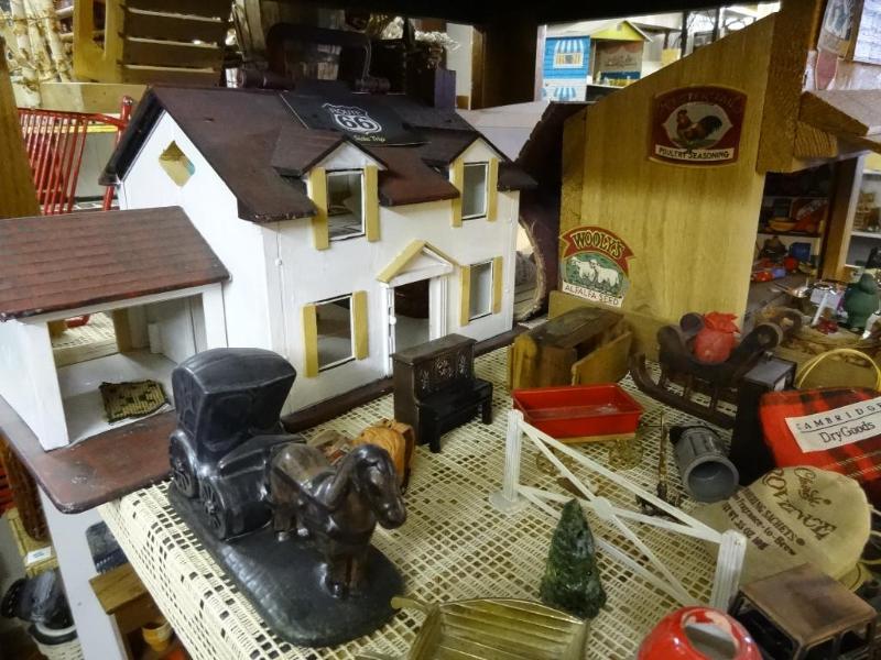 Carrying Dollhouse, Wood Country St...
