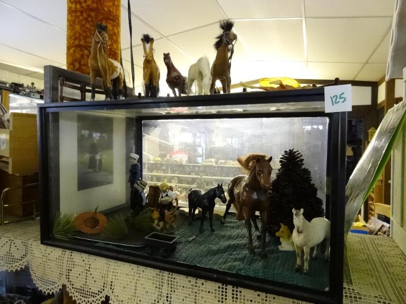 Aquarium with Horse Scene...