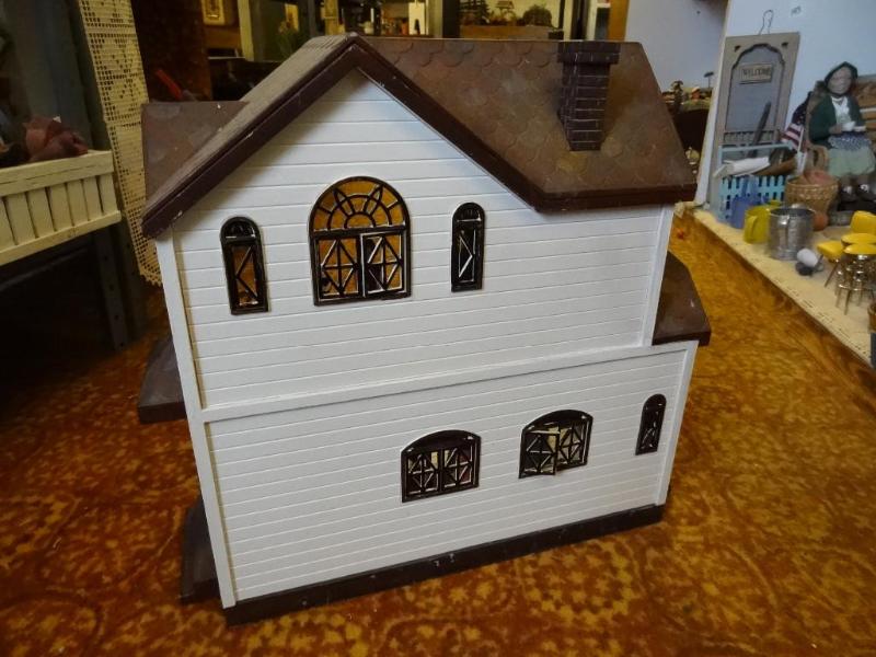 Plastic Doll House with DcorAccess...