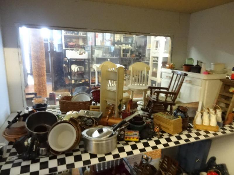 Misc. Dollhouse Accessories and Pla...