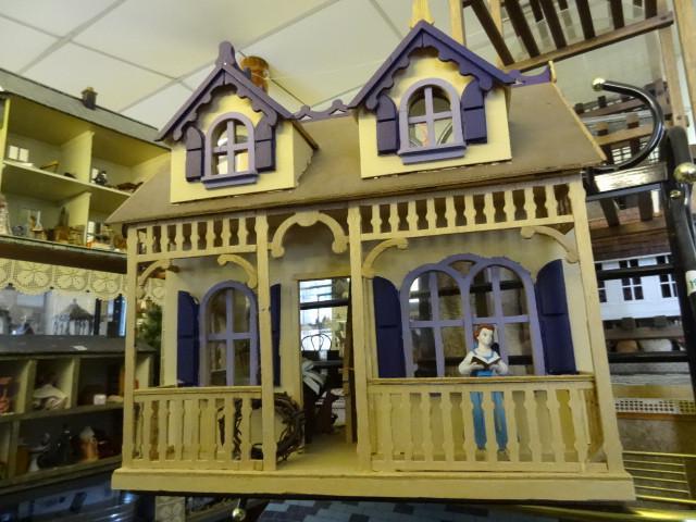 Dollhouse with DcorAccessories...