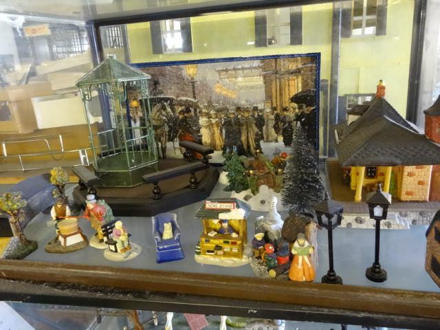 Aquarium with Scene...