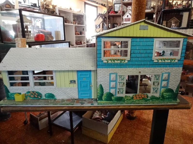 Metal Dollhouse with Accessories, M...