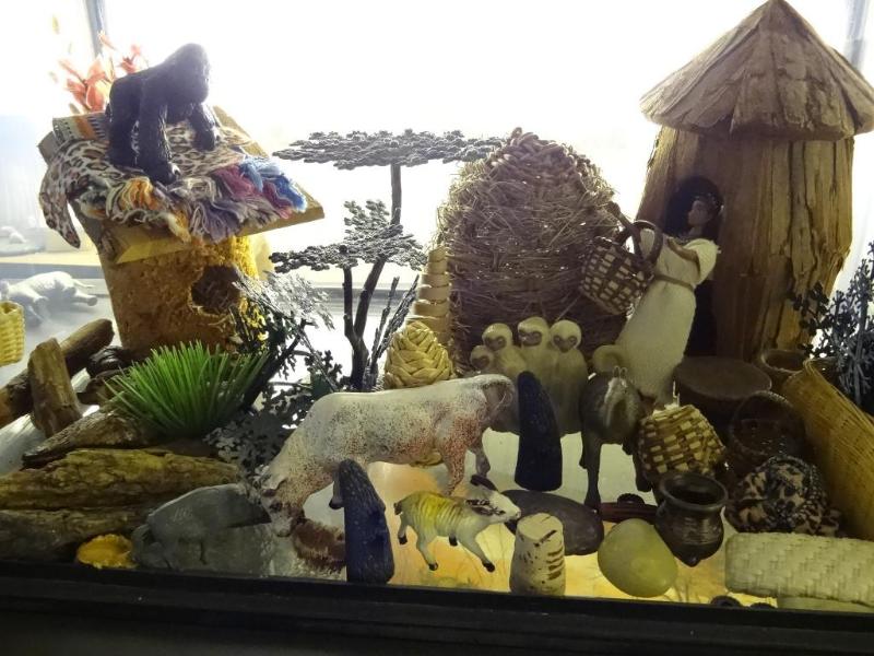 Animal Scene in Aquarium...