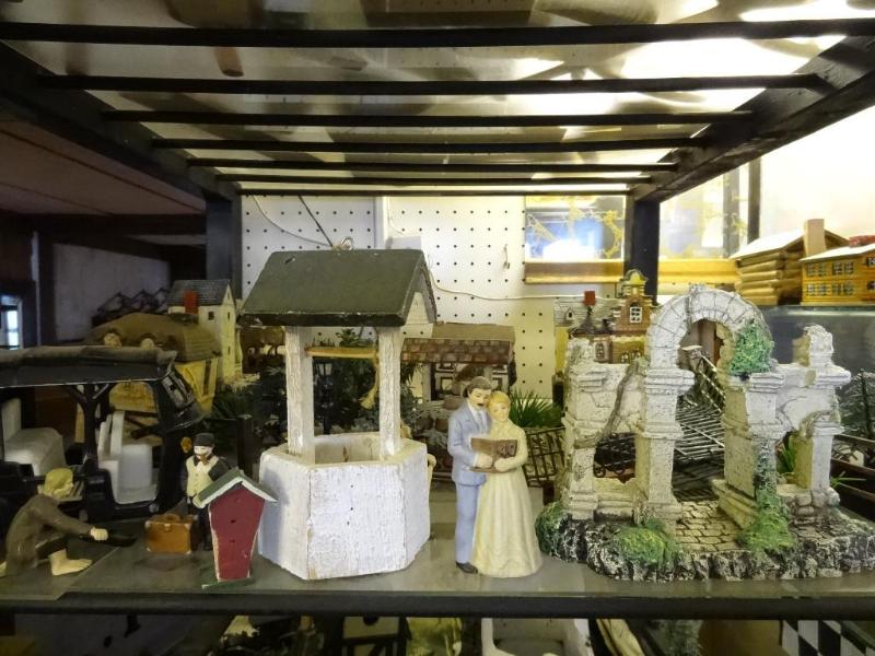 Misc. Ceramic HousesBuildings, Met...
